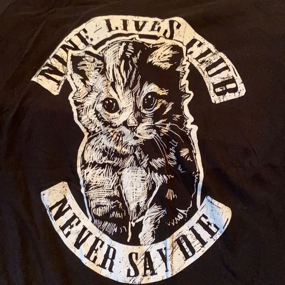 9 lives club t -shirt - Picture 1 of 3